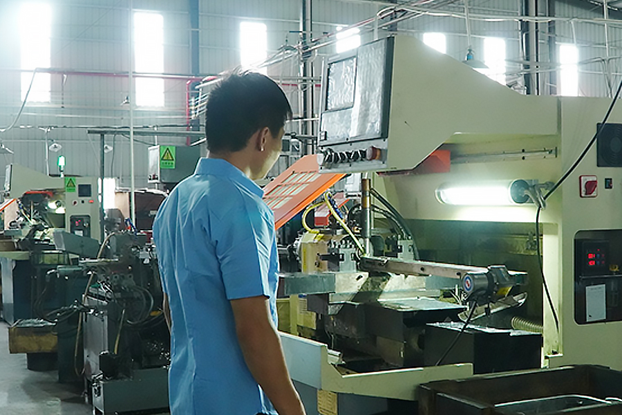 Hình ảnh xưởng sản xuất tại Zhongshan Yuekon Electrical Appliances Co., Limited, trưng bày quy trình và thiết bị sản xuất có tổ chức dành cho Máy sấy và máy tạo độ ẩm quần áo chạy điện.